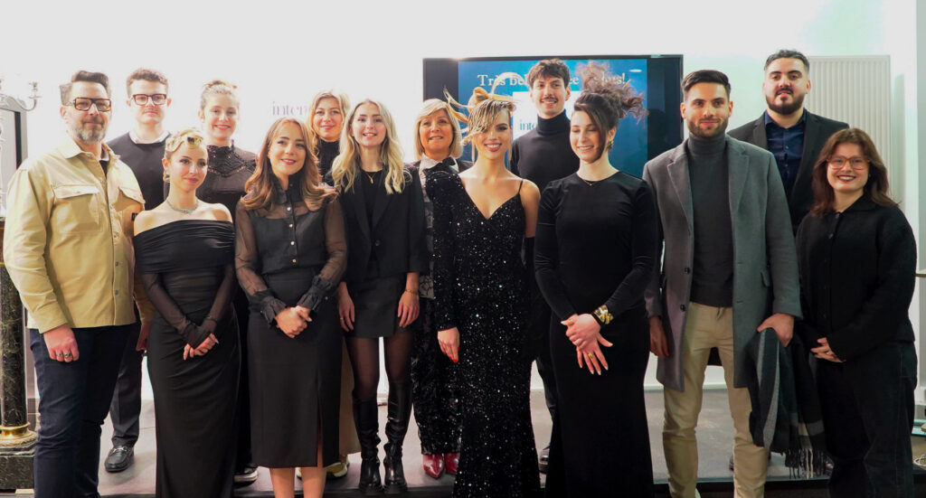 Les finalistes du Concours Fondation Guillaume avec les membres du jury , autour de Sylvie Grammatico , Président d'Intercoiffure France